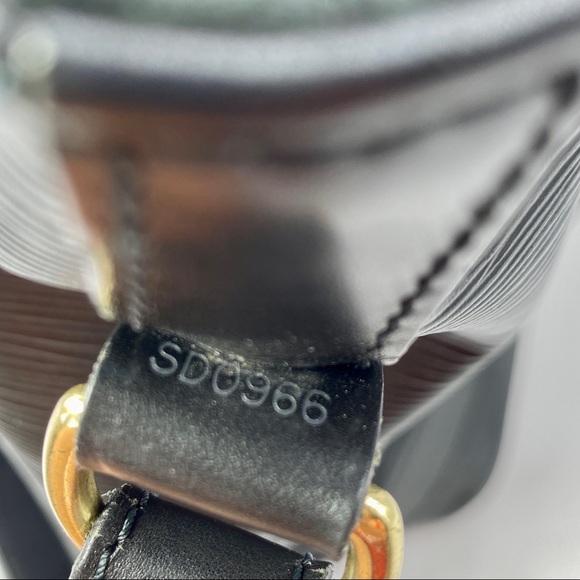 LOUIS VUITTON EPI NOE BLACK GM SHOULDER BUCKET DRAWSTRING HAND BAG - Picture 11 of 14